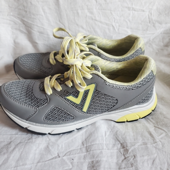 vionic drift satima sneakers